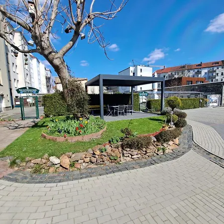Space Hotel im Campus der JvP Schule-3